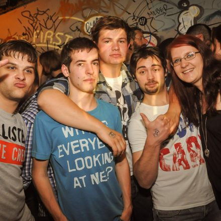 90'ies CLUB - Riot Grrrrrls vs. Raveboys @ The LOFT