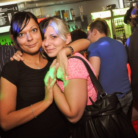 90'ies CLUB - Riot Grrrrrls vs. Raveboys @ The LOFT