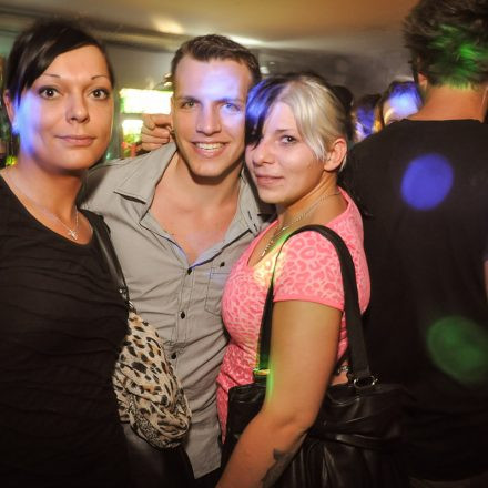 90'ies CLUB - Riot Grrrrrls vs. Raveboys @ The LOFT