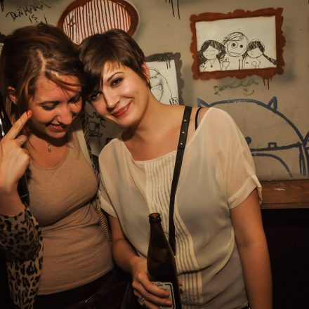 90'ies CLUB - Riot Grrrrrls vs. Raveboys @ The LOFT