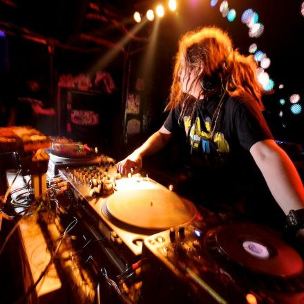 Wicked feat. Switch! mit Serial Killaz