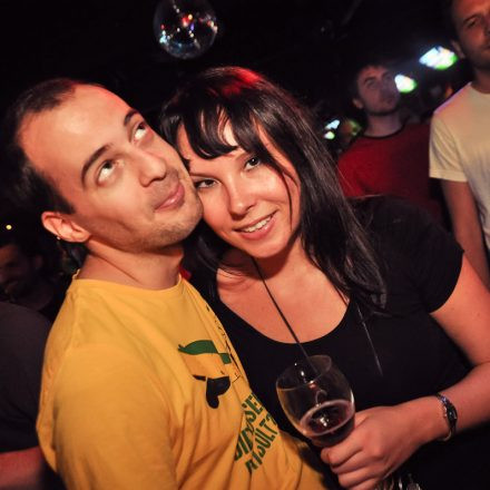 Addicted to Rock - Heinz aus Wien - Akustikset @ U4