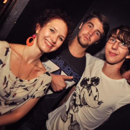 Addicted to Rock - Heinz aus Wien - Akustikset @ U4