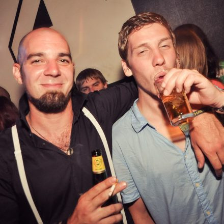 Addicted to Rock - Heinz aus Wien - Akustikset @ U4