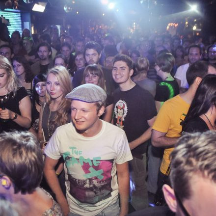 Addicted to Rock - Heinz aus Wien - Akustikset @ U4