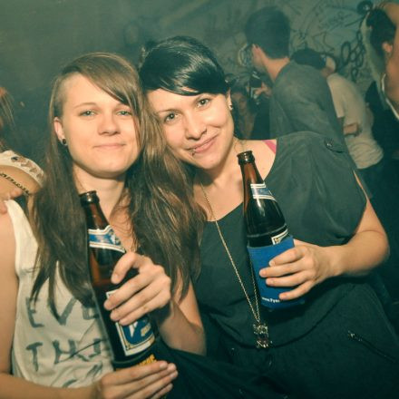 (VIENNAs FIRST) 90ies CLUB @ The Loft