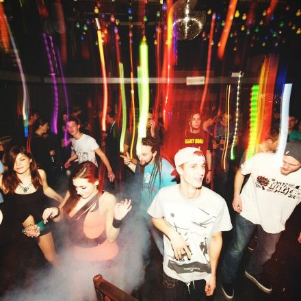 Drum and Bass gegen Hunger @ Camera Club