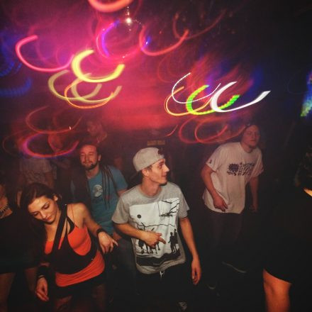 Drum and Bass gegen Hunger @ Camera Club