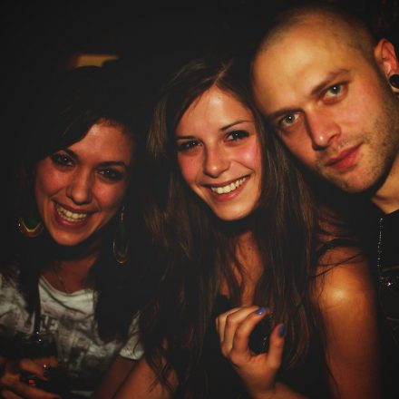 Drum and Bass gegen Hunger @ Camera Club