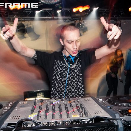 Mainframe & In Your Face pres. World Goes Down