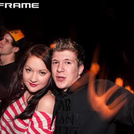 Mainframe & In Your Face pres. World Goes Down