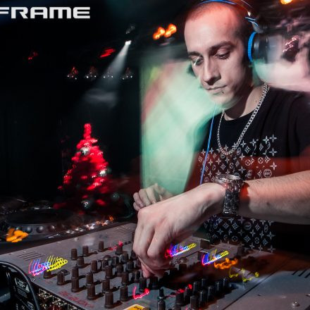 Mainframe & In Your Face pres. World Goes Down