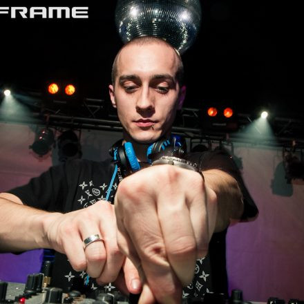 Mainframe & In Your Face pres. World Goes Down