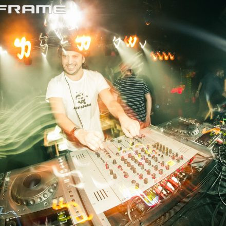 Mainframe & In Your Face pres. World Goes Down