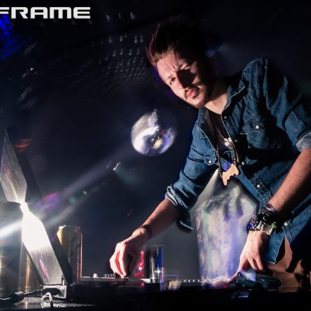 Mainframe & In Your Face pres. World Goes Down