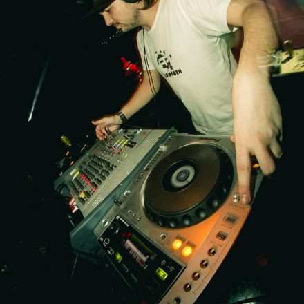 Mainframe & In Your Face pres. World Goes Down