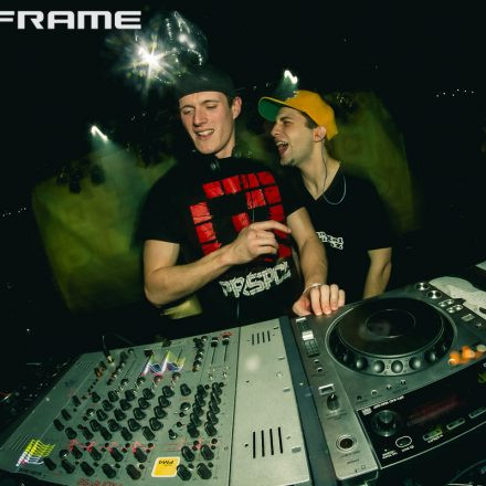 Mainframe & In Your Face pres. World Goes Down