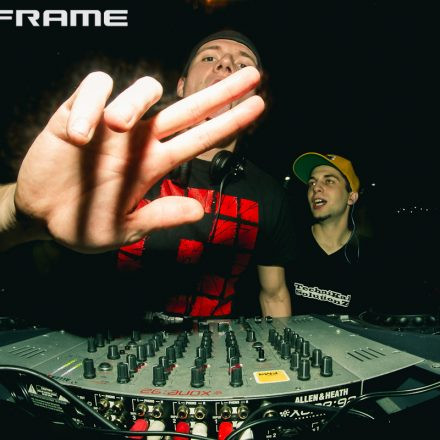 Mainframe & In Your Face pres. World Goes Down