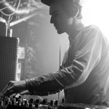 Eristoff Tracks Future Beatz feat. Fred V & Grafix @ Flex