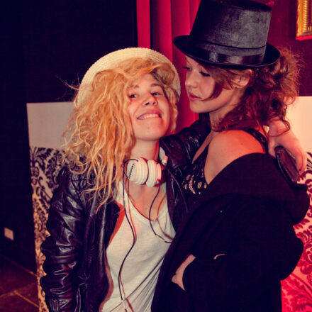 Carnival Goes Moulin Rouge @ Chaya Fuera