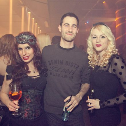 Carnival Goes Moulin Rouge @ Chaya Fuera