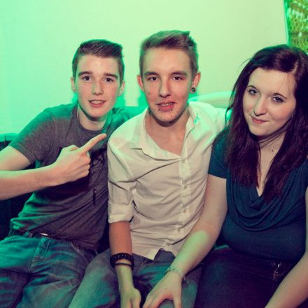 Behave! @ U4