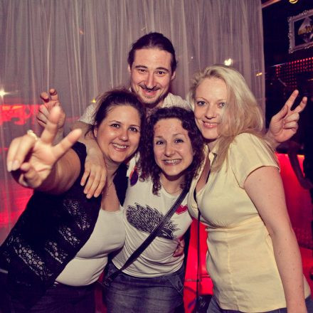 Behave! @ U4