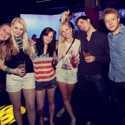 Behave! @ U4