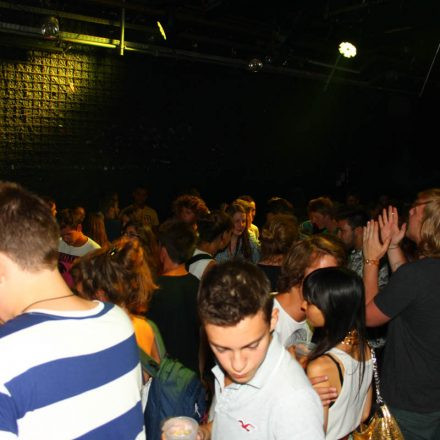 WEDNESDAY MADNESS @ Flex