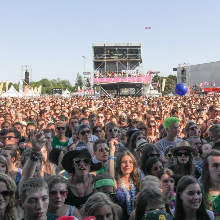 Frequency Win & Chill Area / Autogrammzelt Day 2 @ Green Park