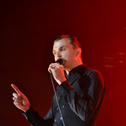 Hurts @ Gasometer