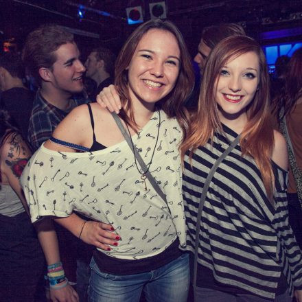 Addicted To Female Rockpower! @ U4
