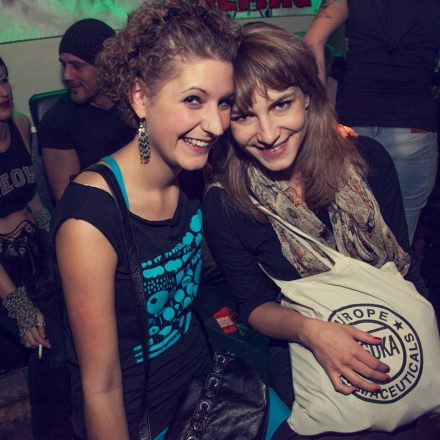 Addicted To Female Rockpower! @ U4