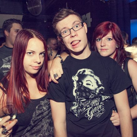 Addicted To Female Rockpower! @ U4