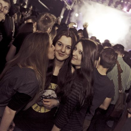 Whateva! mit MAKJ @ Flex
