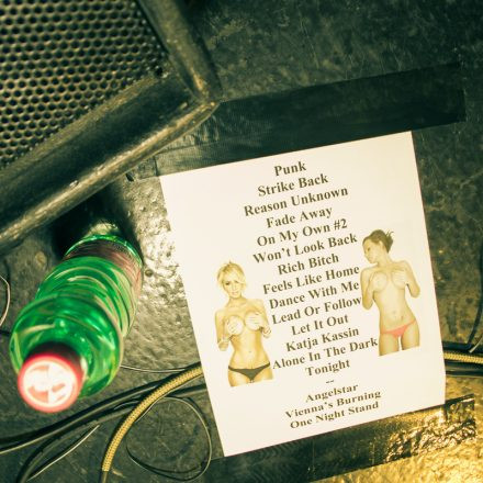 3 Feet Smaller @ Arena Wien