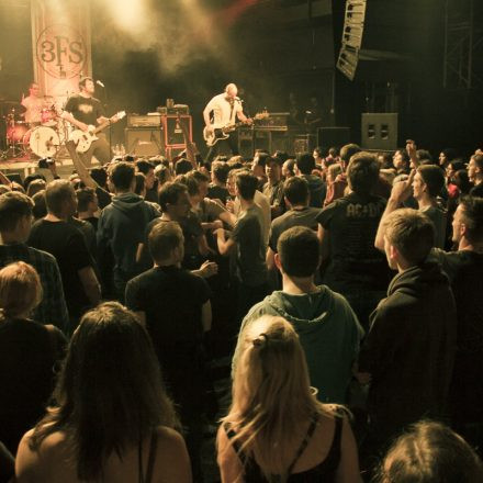 3 Feet Smaller @ Arena Wien