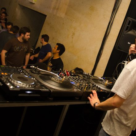 Fairlight Club - Zimmer (FR) @ Cafe Leopold