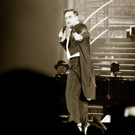 Robbie Williams - Swings Both Ways Live - Ausverkauft @ Stadthalle