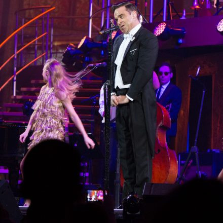 Robbie Williams - Swings Both Ways Live - Ausverkauft @ Stadthalle