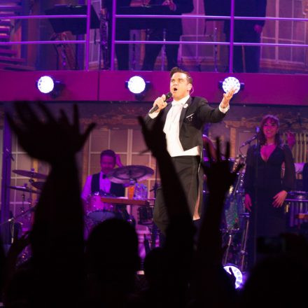 Robbie Williams - Swings Both Ways Live - Ausverkauft @ Stadthalle