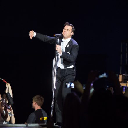 Robbie Williams - Swings Both Ways Live - Ausverkauft @ Stadthalle