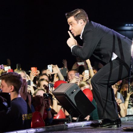 Robbie Williams - Swings Both Ways Live - Ausverkauft @ Stadthalle