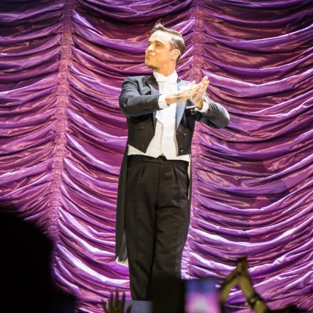 Robbie Williams - Swings Both Ways Live - Ausverkauft @ Stadthalle