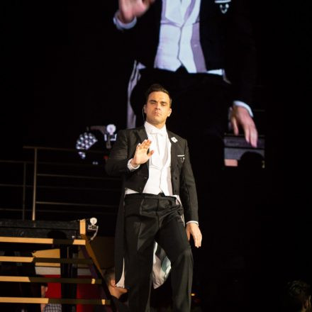 Robbie Williams - Swings Both Ways Live - Ausverkauft @ Stadthalle