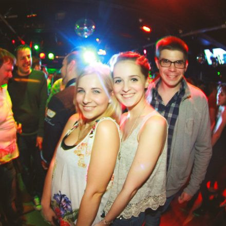 BEHAVE! - BACK TO THE 80'S @ U4