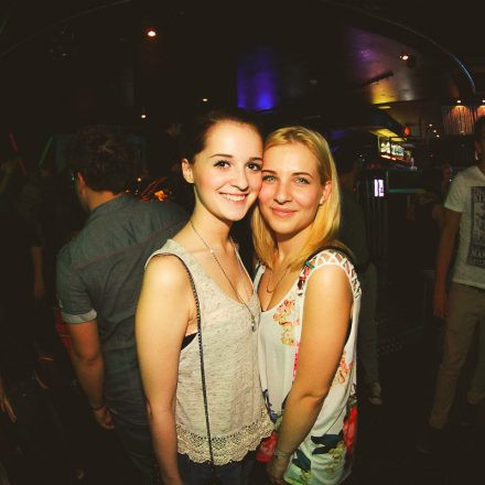 BEHAVE! - BACK TO THE 80'S @ U4