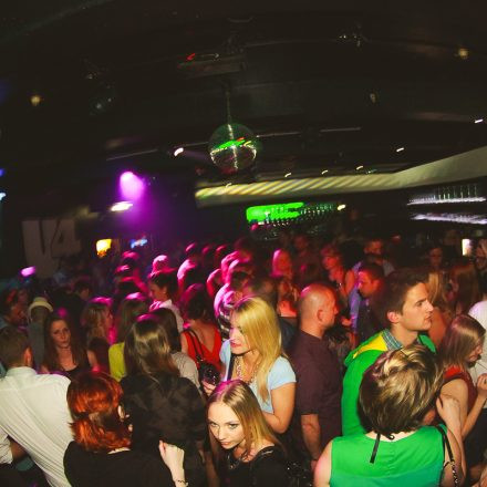 BEHAVE! - BACK TO THE 80'S @ U4