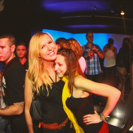 BEHAVE! - BACK TO THE 80'S @ U4