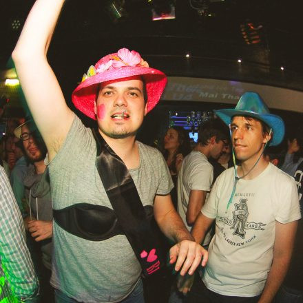 BEHAVE! - BACK TO THE 80'S @ U4
